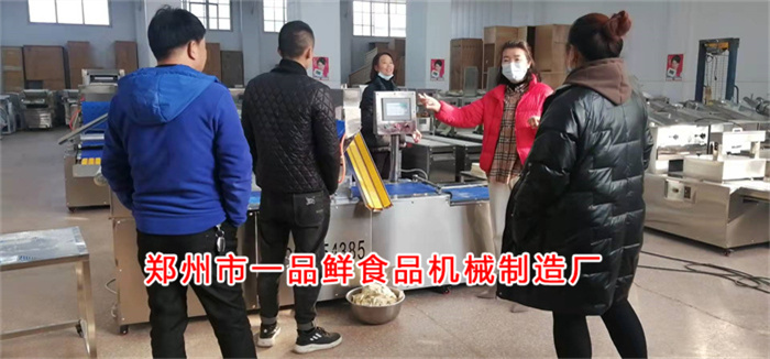 許昌客戶做燴面批發淘汰舊設備考察自動疊片燴面機(圖3) 微信圖片_20211223155604.jpg