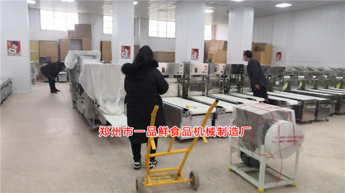 商丘客戶做面條批發考察一品鮮燴面機(圖2) 商丘客戶做面條批發考察一品鮮燴面機(圖2)