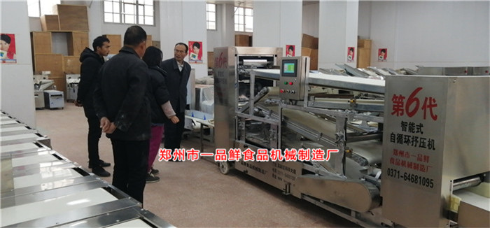 商丘客戶做面條批發考察一品鮮燴面機(圖3) 商丘客戶做面條批發考察一品鮮燴面機(圖3)