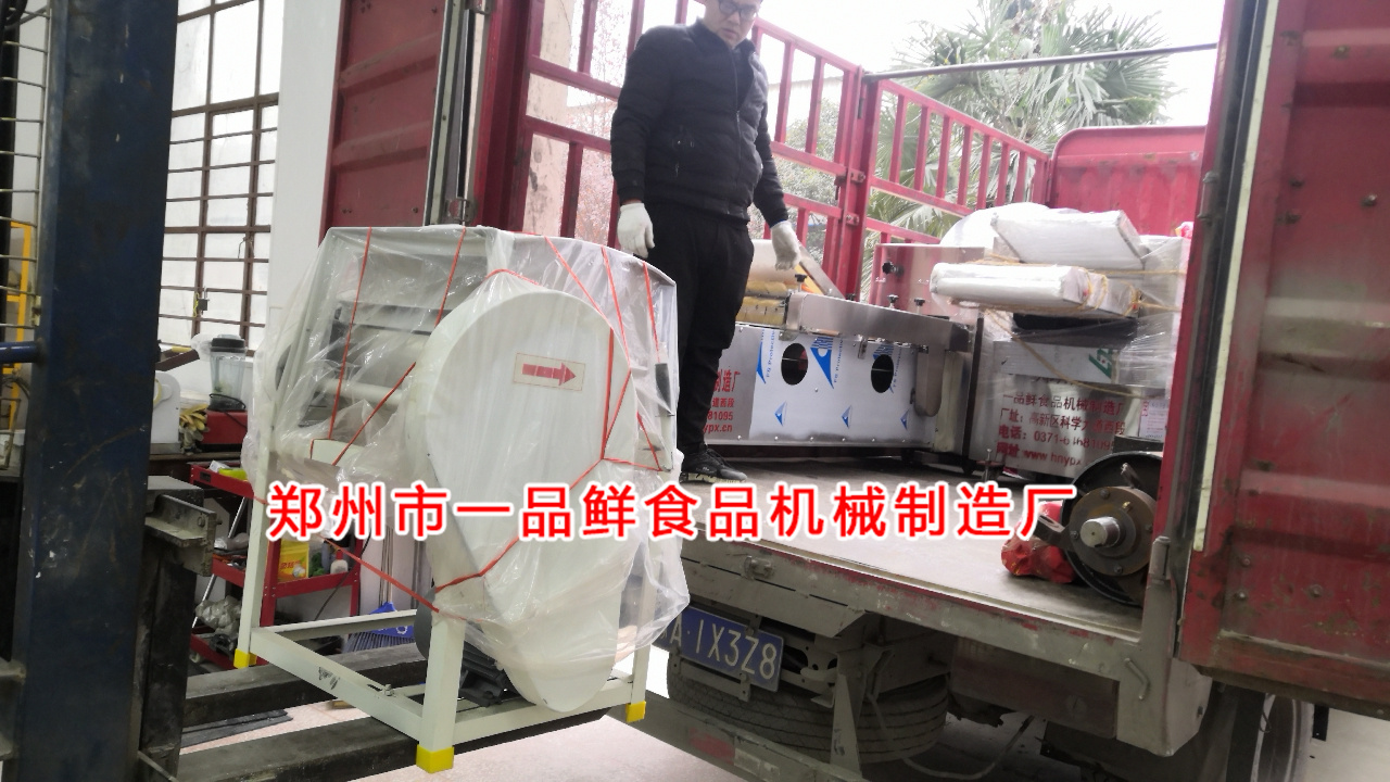 甘肅慶陽客戶訂購的多功能手撕面成型機發貨了(圖3)