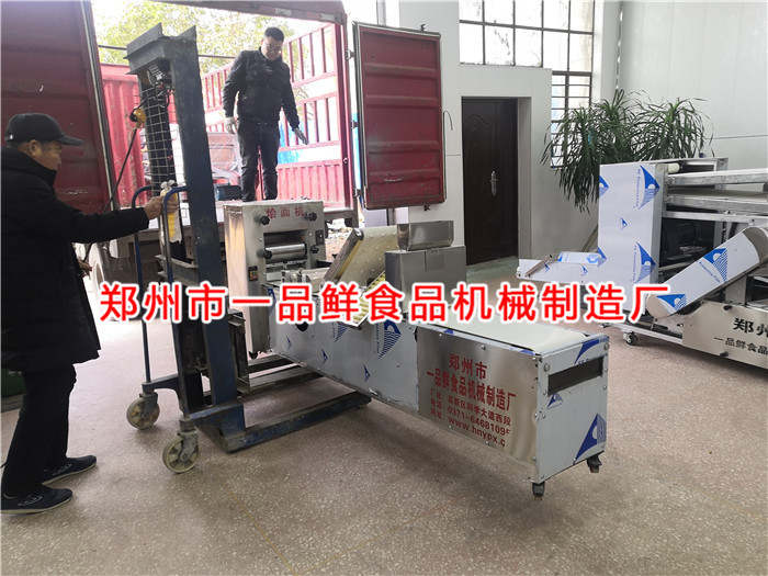 江蘇常州的客戶訂購的全套3型燴面機發貨了(圖2) 江蘇常州的客戶訂購的全套3型燴面機發貨了(圖2)