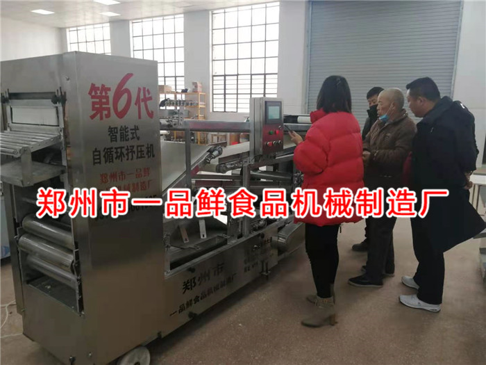 廣州的老客戶考察大型揉壓機(jī)(圖3) 廣州的老客戶考察大型揉壓機(jī)(圖3)