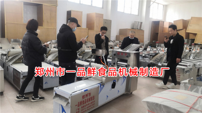 客戶訂購全套面館燴面機(jī)設(shè)備(圖2) 客戶訂購全套面館燴面機(jī)設(shè)備(圖2)