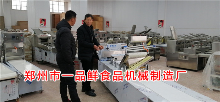 周口老客戶實地考察第六代全自動智能揉壓機(圖2) 周口老客戶實地考察第六代全自動智能揉壓機(圖2)