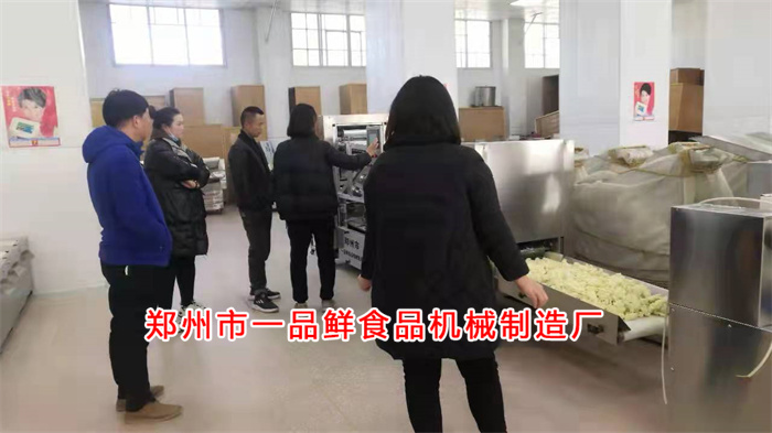 許昌老客戶考察350自動疊片燴面機(圖4) 許昌老客戶考察350自動疊片燴面機(圖4)