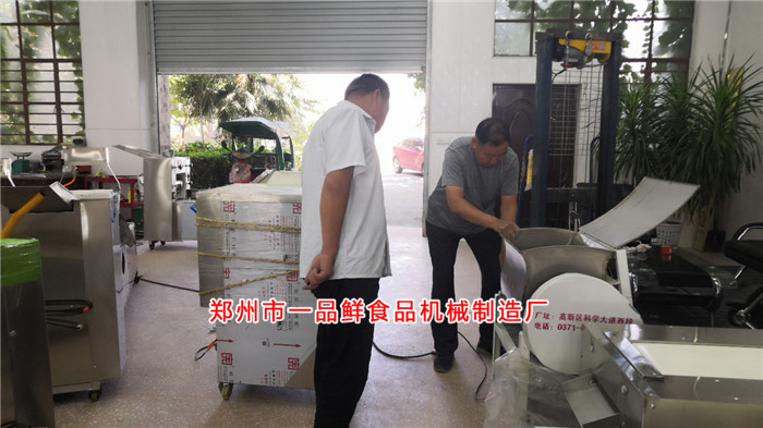 調(diào)試機(jī)器現(xiàn)場(chǎng) 調(diào)試機(jī)器現(xiàn)場(chǎng)