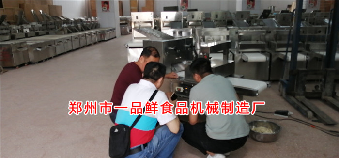 師傅講解設備操作 師傅講解設備操作