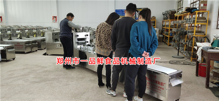 客戶燴面機(jī)現(xiàn)場(chǎng)調(diào)試 客戶燴面機(jī)現(xiàn)場(chǎng)調(diào)試