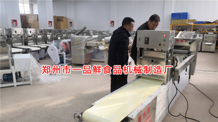 師傅講解設備操作技巧 師傅講解設備操作技巧