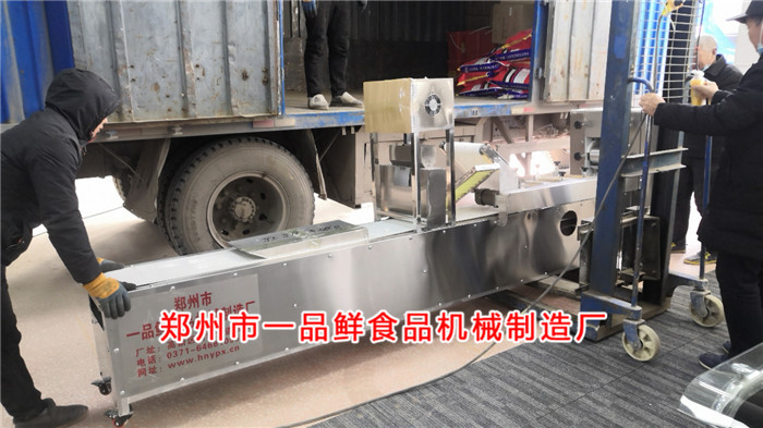 燴面機設備開始裝車 燴面機設備開始裝車