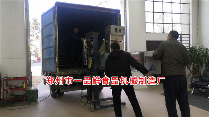 燴面機設備即將裝車完畢 燴面機設備即將裝車完畢