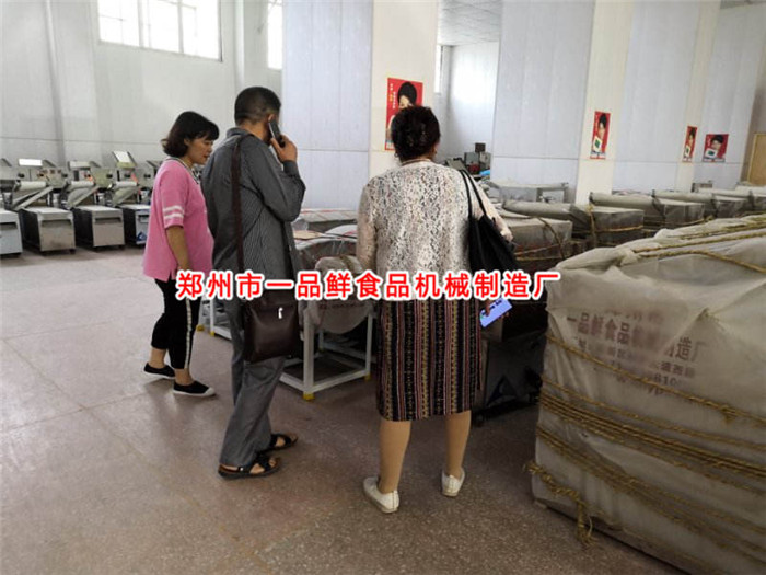 客戶考察拉條子機 客戶考察拉條子機