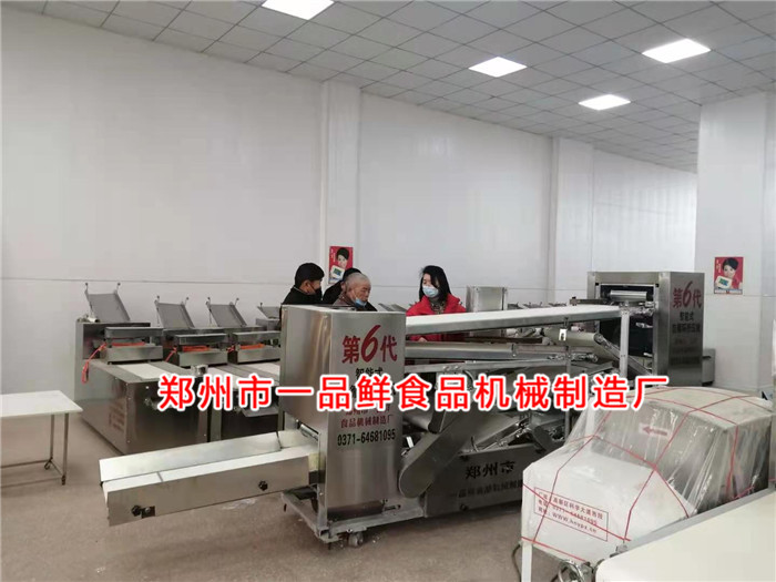 客戶考察第6代智能式自循環(huán)揉壓機(jī) 客戶考察第6代智能式自循環(huán)揉壓機(jī)