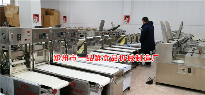 周口客戶(hù)在一品鮮設(shè)備展廳 周口客戶(hù)在一品鮮設(shè)備展廳