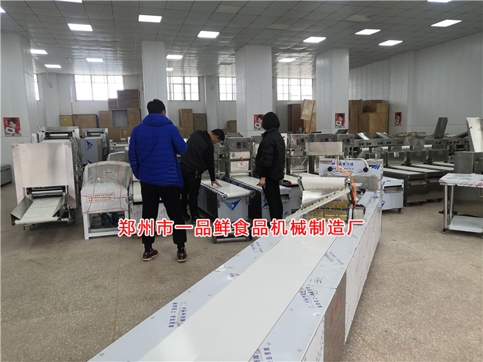 洛陽客戶考察燴面機(jī) 洛陽客戶考察燴面機(jī)