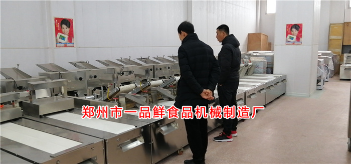 周口客戶來到一品鮮設備展廳 周口客戶來到一品鮮設備展廳