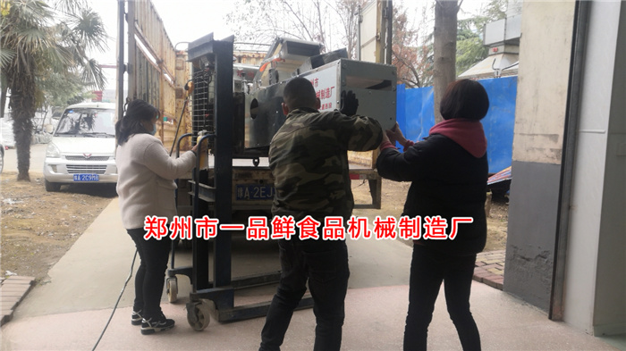 燴面機已裝車發往目的地 燴面機已裝車發往目的地