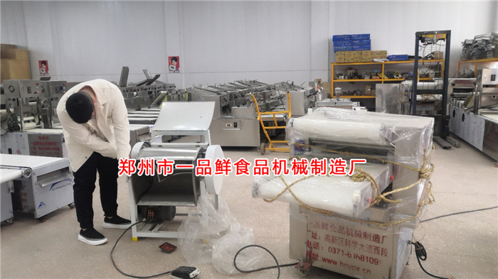 北京面館訂購全套燴面機開始調(diào)試 北京面館訂購全套燴面機開始調(diào)試