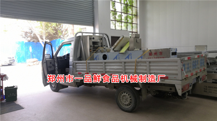 燴面機裝車完畢即將發往目的地 燴面機裝車完畢即將發往目的地