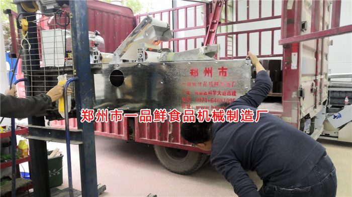 燴面機調試完畢裝車發(fā)往目的地 燴面機調試完畢裝車發(fā)往目的地