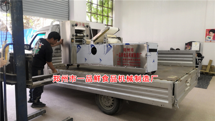 燴面機裝車發(fā)往目的地 燴面機裝車發(fā)往目的地