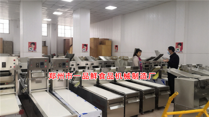 客服接待南陽轉行做燴面批發的客戶 客服接待南陽轉行做燴面批發的客戶