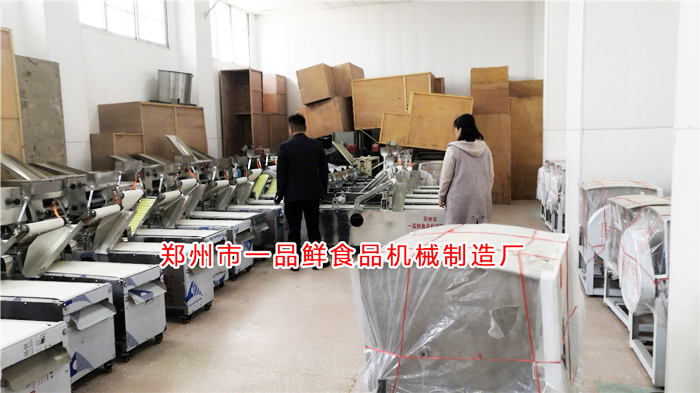 面館老板淘汰舊設備考察燴面機 面館老板淘汰舊設備考察燴面機