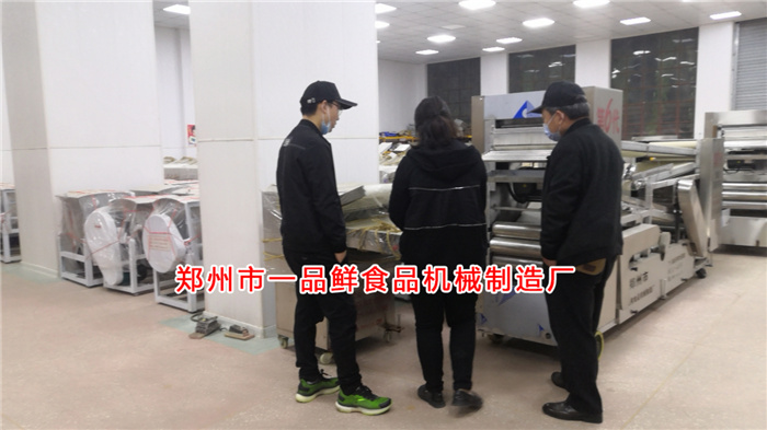 客戶考察燴面機輔助設(shè)備 客戶考察燴面機輔助設(shè)備