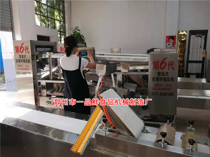 全自動自循環揉壓機調試中 全自動自循環揉壓機調試中