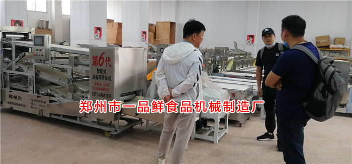 食品廠前來考察多功能面食設備 食品廠前來考察多功能面食設備