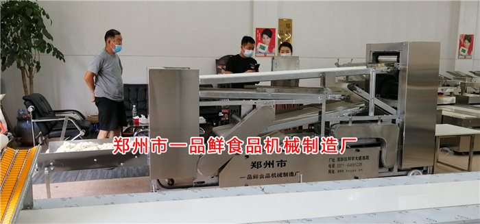 客戶學習自循環(huán)揉壓機操作 客戶學習自循環(huán)揉壓機操作